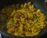 A picture of step 5 of Aloo paneer Paratha.