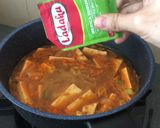 Foto langkah ke 8 dari resep Doenjang Jjigae ala Our Channel.