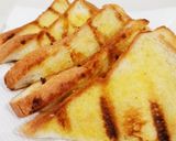 Foto langkah ke 5 dari resep Roti Bakar Simpel Isi Coklat.