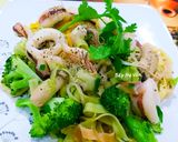 Hình bước làm 5 của món Mì xào mực ống và rau củ