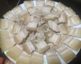 Hình bước làm 3 của món Canh bông hẹ sườn non đậu hủ và thit luộc