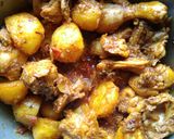 আলু দিয়ে চিকেনের ঝোল(alu diye chicken er jhol recipe in Bengali) রেসিপি ধাপ - 6 ছবি