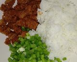 รูปขั้นตอนการทำที่ 2 ของ คิมบับข้าวผัดหนังไก่กรอบ | Crispy Chicken Skin Fried Rice Kimbap