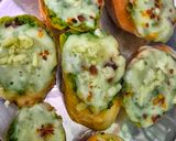 चीज़ ग्रीन कोरिएंडर गार्लिक ब्रेड इन किड्स टिफिन (एयर फ्रायर में) Cheese Green Coriander Garlic Bread in Kids Tiffin रेसिपी चरण 6 फोटो