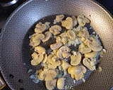 Foto del paso 2 de la receta: Tallarines a la crema con champiñones