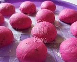 Foto langkah ke 5 dari resep Donat Buah Naga 😍.