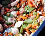 Une image de l'étape 4 de Nouilles chinoises sautées aux légumes et poulet en cocotte😋.