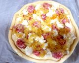 Foto del paso 5 de la receta: Coca de butifarra con mozzarella