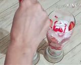 A picture of step 7 of Strawberry with Fresh Cream.