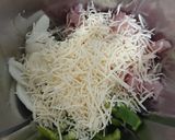 Foto del paso 1 de la receta: Bolitas de pollo con queso. Thermomix