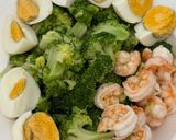 Hình bước làm 4 của món Cơm nhà với salad tôm bông cải trứng, cà tím xào thịt băm, bánh bí đỏ phomai, canh rong biển nạm bò