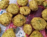 A picture of step 8 of Moong Dal Vada.