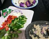 Foto langkah ke 1 dari resep Mangut Ikan Pe (pari asap) Pedas.