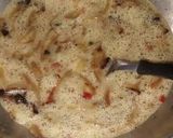 Foto del paso 4 de la receta: Tortilla de papas y cebollas con ensaladas 😉