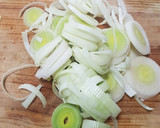 Foto del paso 1 de la receta: Sopa cremosa de calabacitas con poro