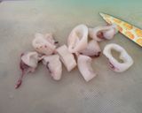 Foto langkah ke 1 dari resep Cumi goreng tepung.