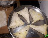 A picture of step 7 of Fried Bread Samosa.