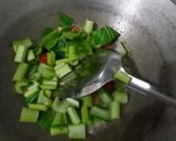 Foto langkah ke 2 dari resep Sayur Bening: Bayam, Selada dan Wortel.