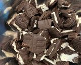 Hình bước làm 3 của món Oreo Red Velvet Cookies