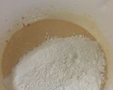 Foto del paso 2 de la receta: Bizcocho de fresas con yogur!!