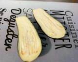 Une image de l'étape 2 de Aubergine rôtie au miel et épices, sauce yaourt et riz au safran.