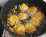 A picture of step 4 of Mini bread vada pav.