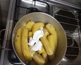 A picture of step 4 of Creamymashed bananas and mixed chill spiced veg soup#mashers.