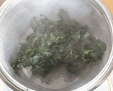 A picture of step 1 of Spinach,feta and bacon quiche.