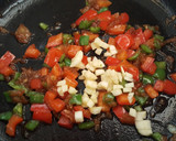 Foto del paso 3 de la receta: Arroz caldoso con conejo y setas aromatizado con perejil y romero