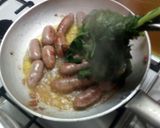 Foto del passaggio 3 della ricetta Salsicce con cime di rape