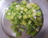 A picture of step 1 of Mirchi karaunde.
