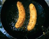 Foto langkah ke 2 dari resep Hotdog pisang ala Niken.