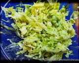 Foto del passaggio 5 della ricetta Polpettine di Salmone, Patate e Carote al forno su insalata con salsa allo yogurt