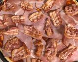 6 sajtos pizza sonkával és baconnel recept fázis 4 fotója