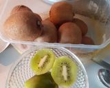 A picture of step 1 of Kiwi juice.