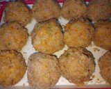 A picture of step 4 of Mac And veggies cheese balls.