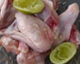 Foto langkah ke 1 dari resep Honey Krispy chicken wings.