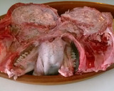Foto del paso 1 de la receta: Cabezas de cordero marinadas y crujientes