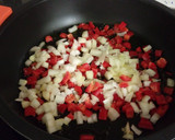 Foto del paso 6 de la receta: Pollo y patatas fritas con pisto