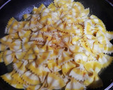 Foto del paso 18 de la receta: Farfalle de limón y cúrcuma en salsa de chocolate blanco y frutos secos