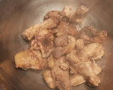Foto del paso 9 de la receta: Menudillos de pollo, en salsa de higadillos y cuñas de patatas fritas