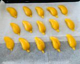 A picture of step 4 of Mango biscuits (vegan).