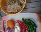 Foto langkah ke 1 dari resep Tumis ikan asin.