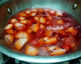 A picture of step 2 of Strawberry Puris.