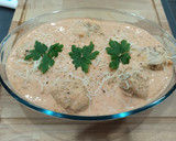 Foto del paso 5 de la receta: Jamoncitos de pollo en salsa de tomate, nata y queso 🍗🧀🍅