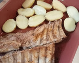 Foto del paso 8 de la receta: Costilla de cerdo al horno con guarnición de patatas