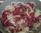 Foto del paso 3 de la receta: Hígado de cerdo encebollado