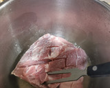Foto del paso 1 de la receta: Cabeza de lomo de cerdo en su jugo con verduras (olla express)