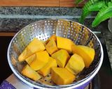 Foto langkah ke 1 dari resep Bola Labu kuning isi coklat.