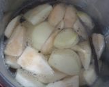 Une image de l'étape 1 de Poires 🍐 pochées au sirop vanille de Madagascar.